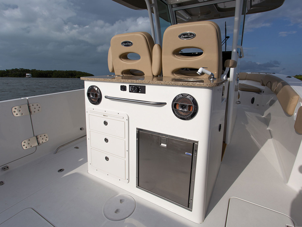 NauticStar 32XS cockpit